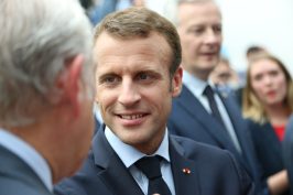 Condamnation des décrocheurs des portraits d’Emmanuel Macron : pas d’état de nécessité selon les juges