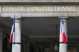 « Principe de fraternité » : comment traduire la décision du Conseil constitutionnel ?