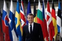 Quels seraient les contours du projet de politique étrangère européenne évoqué par Emmanuel Macron ?
